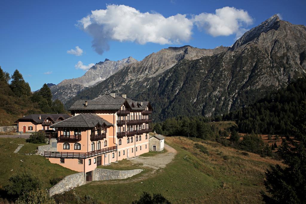 Locanda Locatori Passo del Tonale Kültér fotó